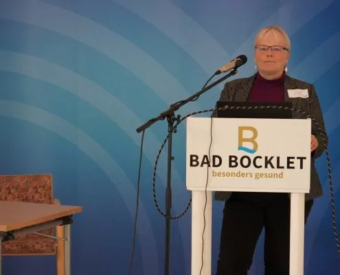 Die Referentin Sibylle Kraus bei Ihrem Vortag bei der diesjährigen Fachtagung für soziale Arbeit im Gesundheitswesen