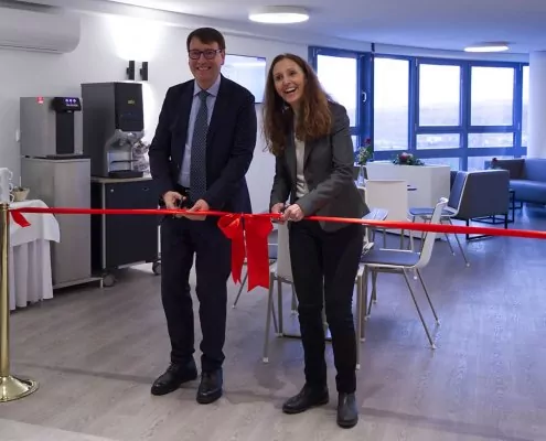 Herr Zugsbradl und Frau Dr. Geier eröffnen die neue Komfortstation der HESCURO KLINIK Bad Bocklet