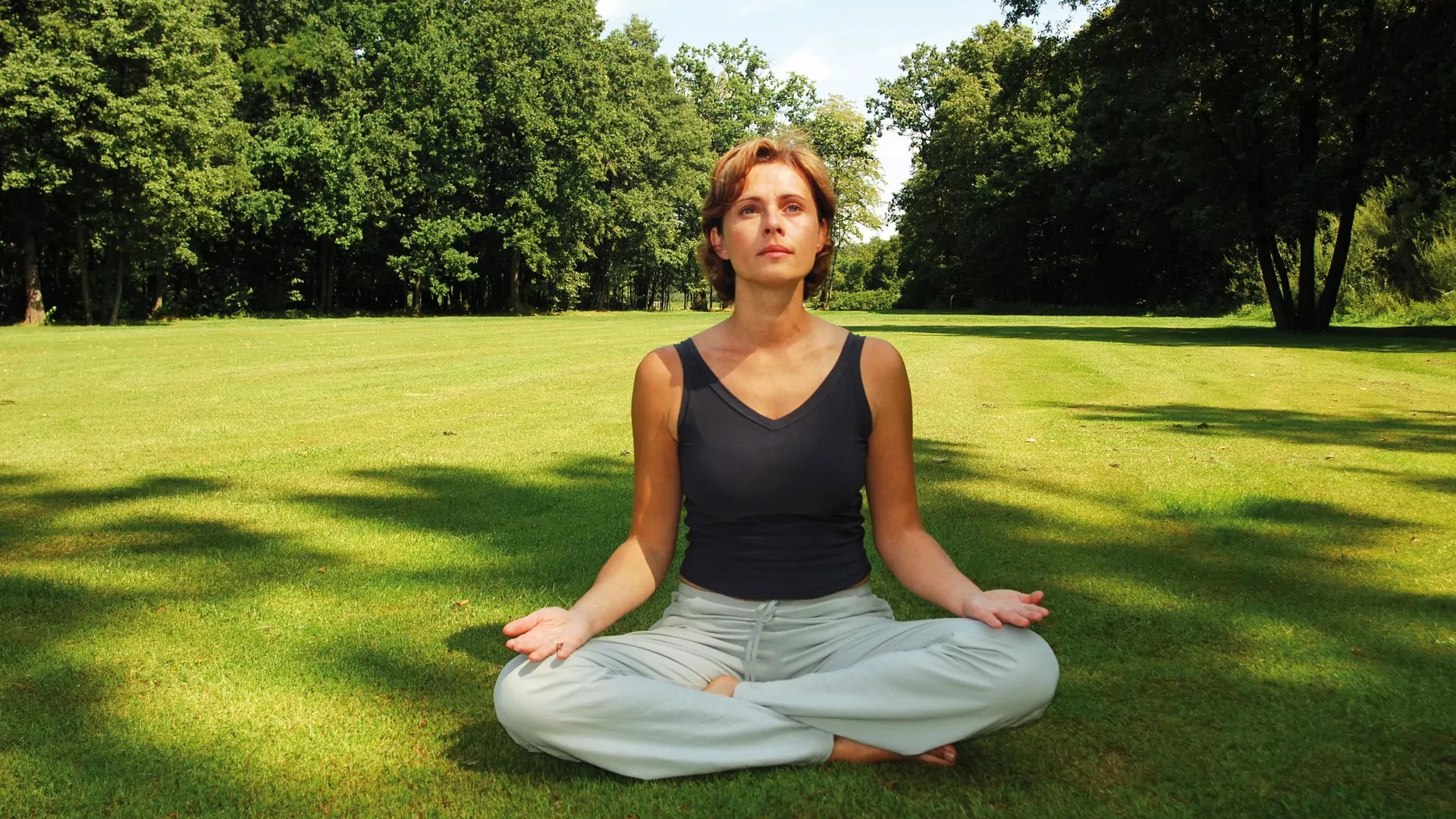 Entspannungsübungen wie PME, AT und Yoga unterstützen die Burnoutprävention.