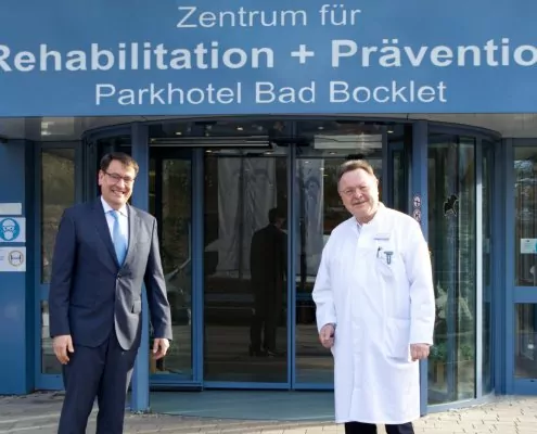 v.l.n.r.: Vorstand Alexander Zugsbradl, stv. Chefarzt Dr. med. Gerhard- W. Schmeisl