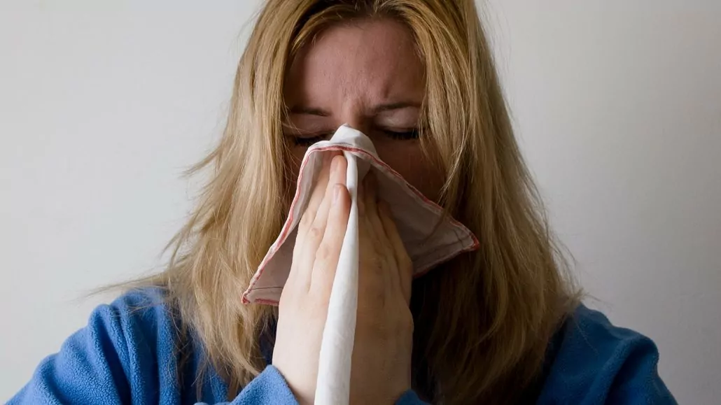 Hier erfahren Sie was bei Erkältung hilft und wie eine Erkältung entsteht.