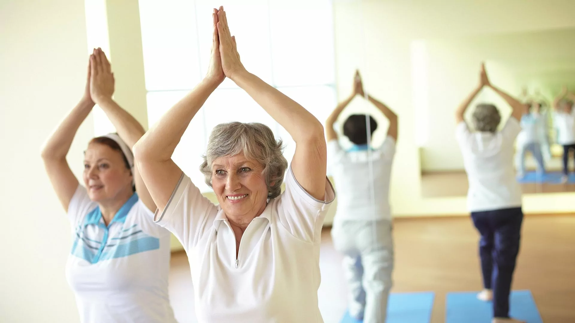 Durch Gymnastik Übungen kann bei vielen Osteoporose Patienten die Beweglichkeit wiederhergestellt werden.