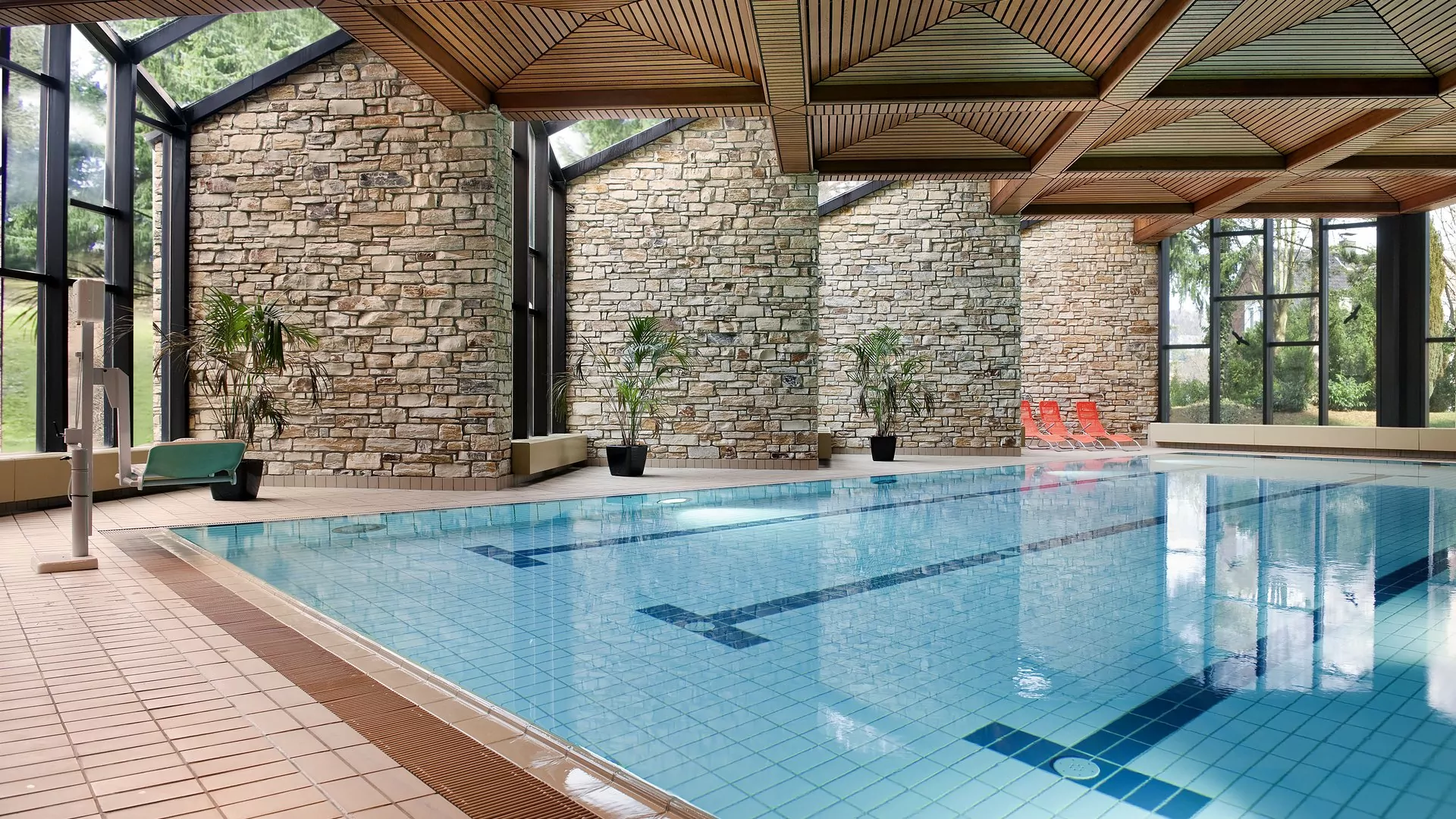 Besonderes Highlight ist das Schwimmbad in der HESCURO Klinik Bad Kissingen.